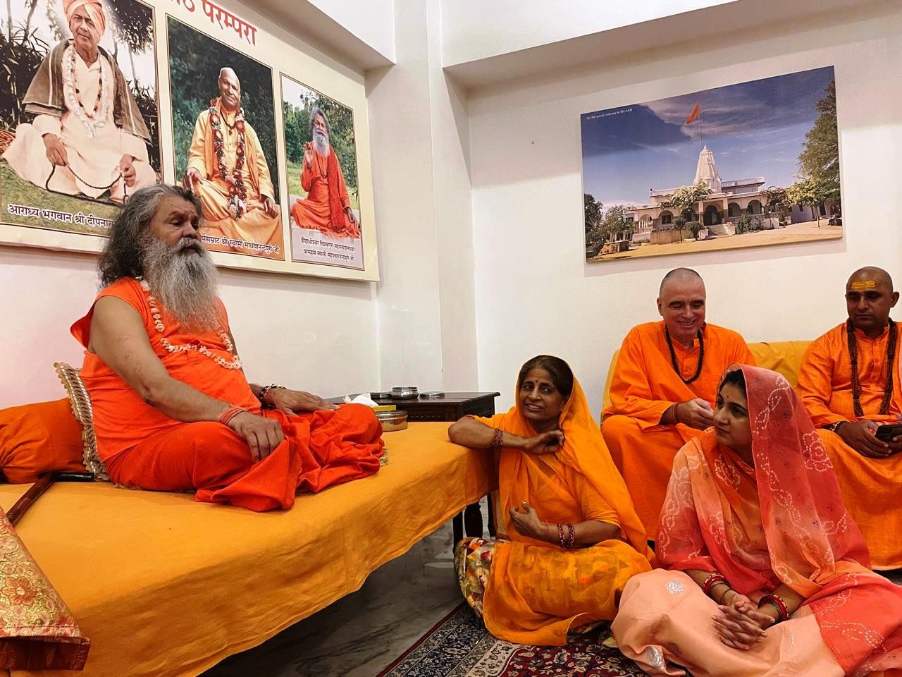 Vishwaguruji is again with his Indian bhaktas 