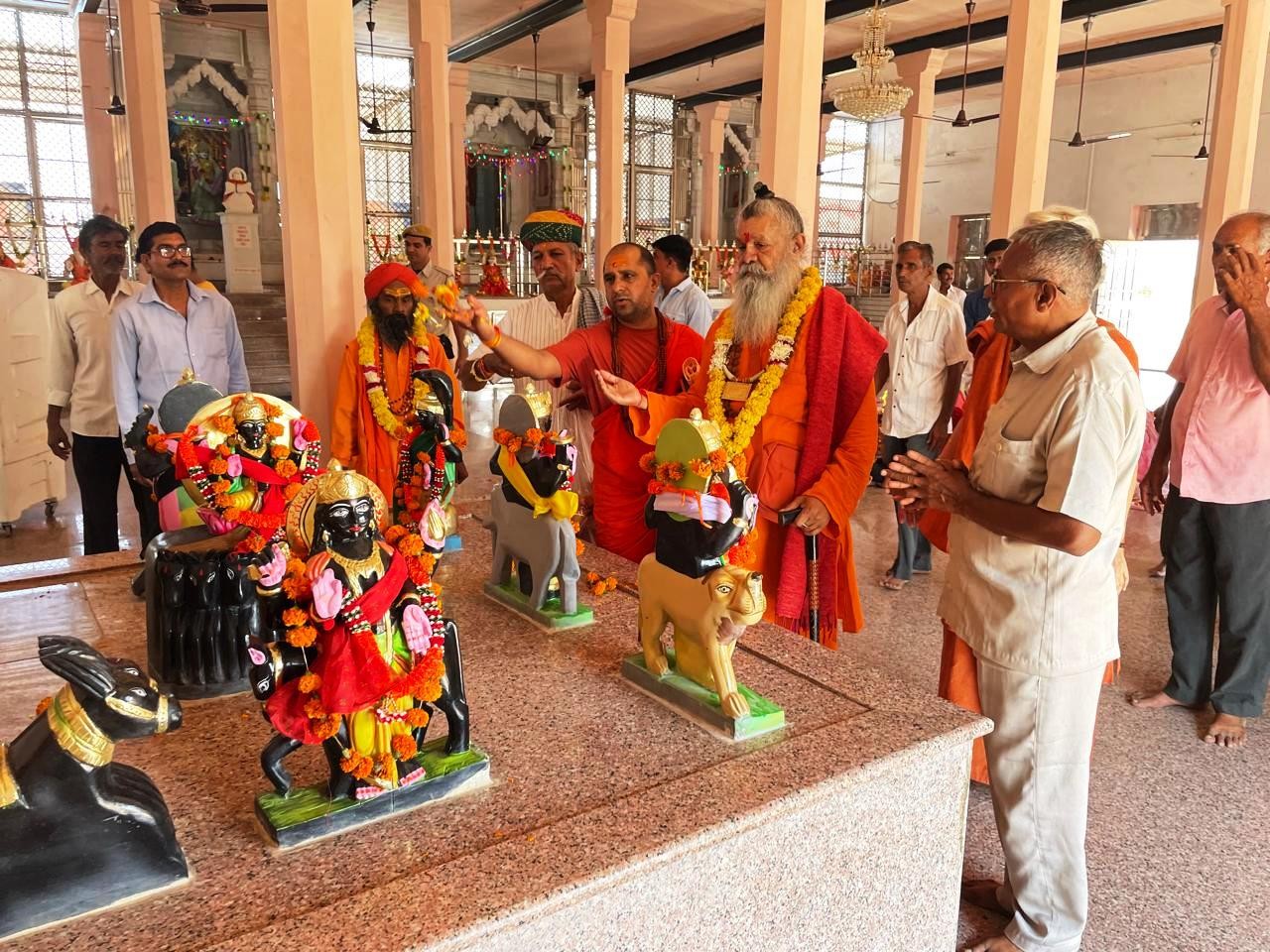 Vishwaguruji visits Bishath Mataji temple in Malpuriya village