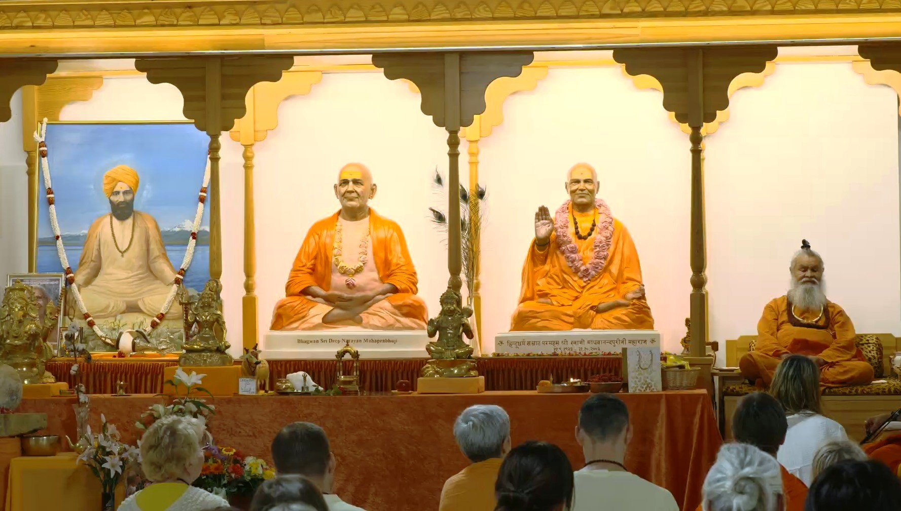 Vishwaguruji returns to Europe – Blessed Reunion