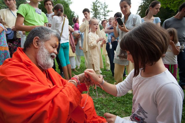 Rakhi bandhan by Swamiji 1