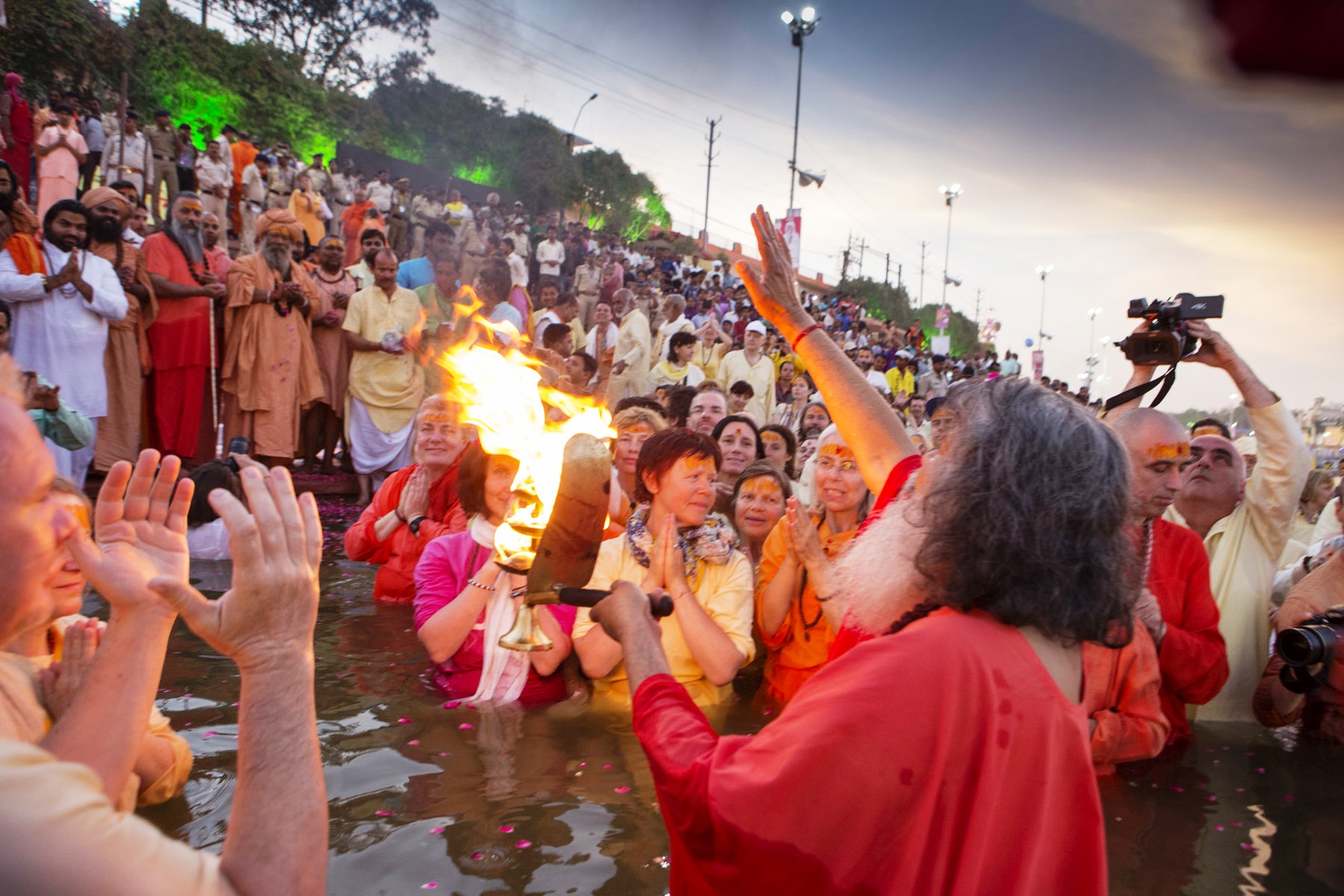 1U4A3417Swamiji 27 4 2016