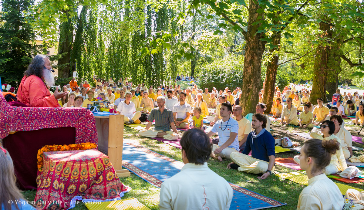 1U4A9661 E 15 8 2017 morning satsang