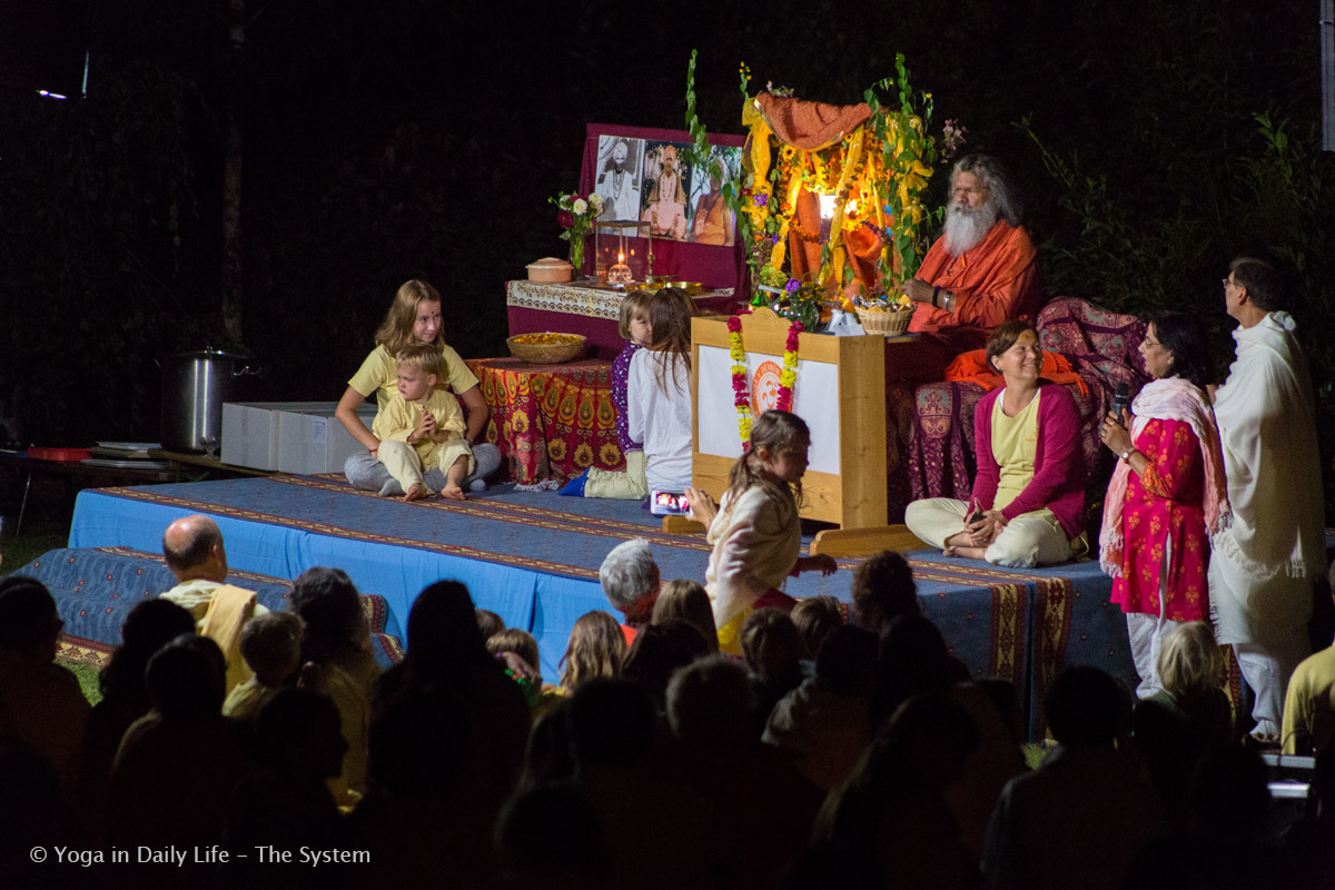 1U4A9818 E 15 8 2017 evening satsang