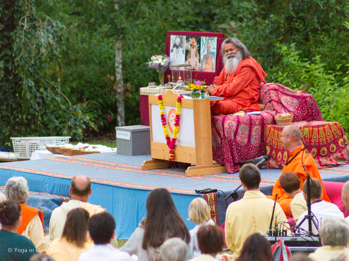 1U4A9944 E 16 8 2017 evening satsang