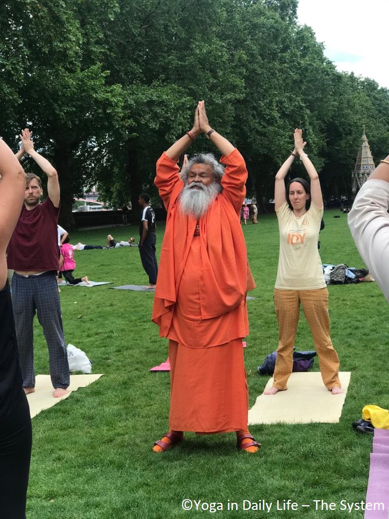 IDY 2019 Victoria Tower Gardens, London - Vishwaguruji leading yoga asanas 2019 06 21 IDY London Victoria Tower Gardens Vishwaguruji leading yoga asanas
