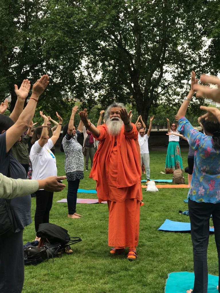 IDY 2019 Victoria Tower Gardens, London - Vishwaguruji leading yoga asanas 2019 06 21 IDY London Victoria Tower Gardens Vishwaguruji leads yoga asanas