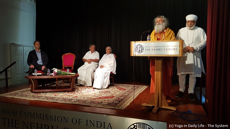 IDY 2019 Yoga Symposium, Nehru Centre, London - Vishwaguruji and Mr Amarjeet Bhamra 2019 06 IDY London 5